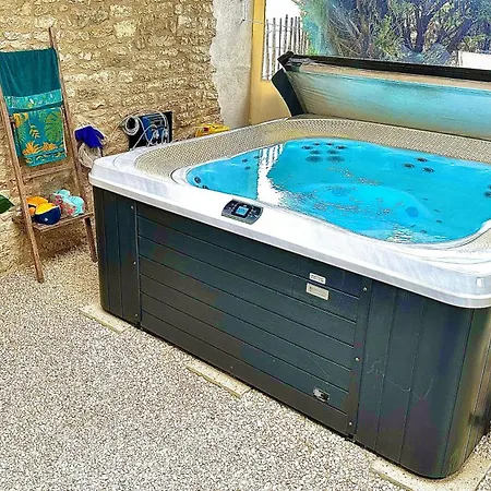 Le Grenier - Gite De Charme & Jacuzzi La Rochelle