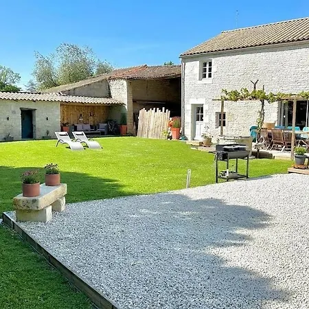 Le Grenier - Gite De Charme & Jacuzzi La Rochelle